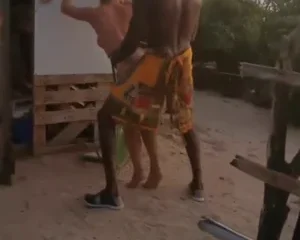 Anh da đen bựa vãi =)) đụ ngay bờ biển luôn