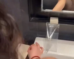 Cận cảnh ông bầu doggy em người mẫu dáng siêu đẹp tại nhà tắm