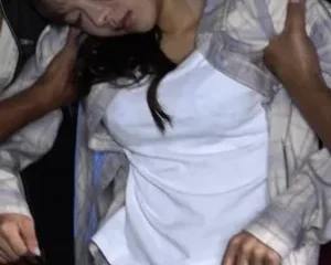 Chồng để vợ đi cắm trại cũng hiệp hội hàng xóm và cái kết