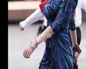 Giả vờ làm quen xin info để quay lén dưới váy gái Trung kiều diễm