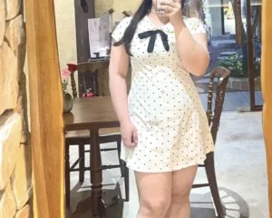 Gu gái múp thì bơi vào đây rửa mắt