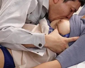 Không thỏa mãn với chồng, vợ gạ tình anh giao hàng nhanh