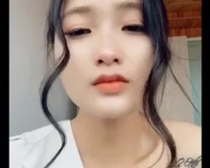 Mặt xinh quá nhưng vếu mướp hết cả rồi