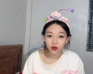 Meiibi khoe vếu, có tròn có đẹp không các anh