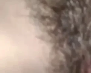 Ngày đầu tiên đi làm tại xí nghiệp may đã có bé dâng bím tận mồm cho chén