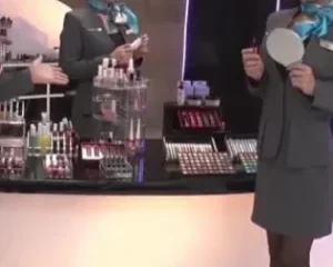 Ngưng đọng thời gian ở cửa hàng mỹ phẩm