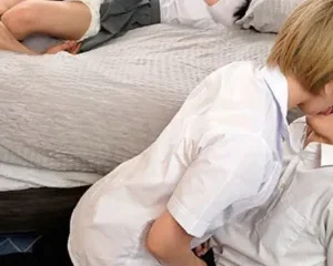 Nhìn crush bị thằng bạn thân nện, lấy đi "lần đầu" của cô ấy