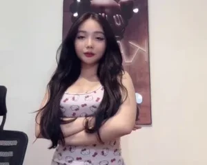 Như “Bàn-là-TÂY”, hóng full clip