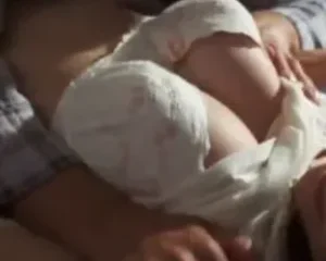 Thấy con trai mãi mê công việc để vợ cô đơn, bố chồng làm liều đè đụ con dâu