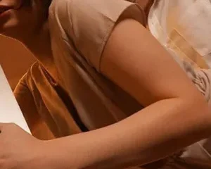 Vợ đi họp lớp rồi làm tình với nyc mặc cho chồng ở nhà chờ